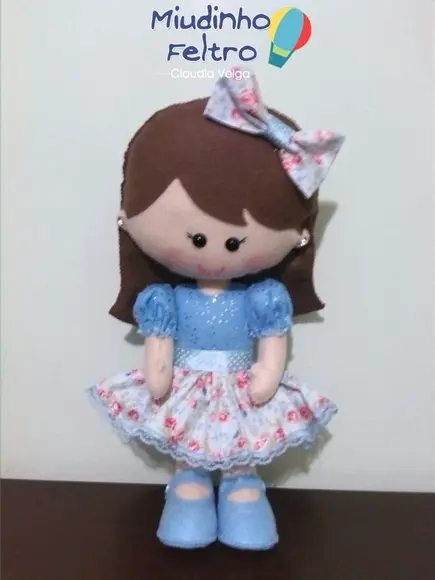 Boneca Personalizada em Feltro 20 cm