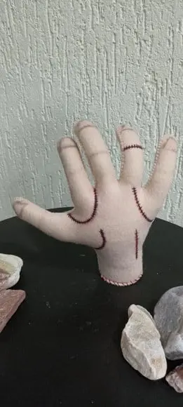 Mãozinha Wandinha - Prende no Ombro