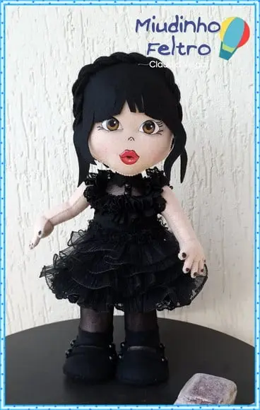 Wandinha Roupa de Baile - Feltro