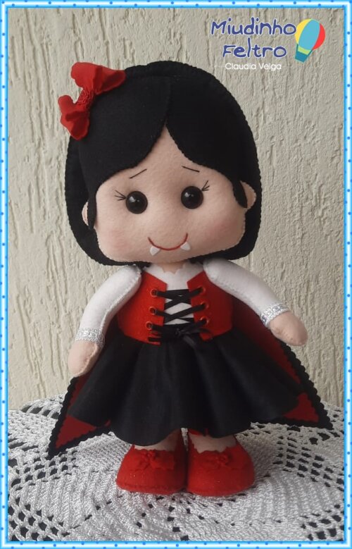 Boneca Vampira em feltro
