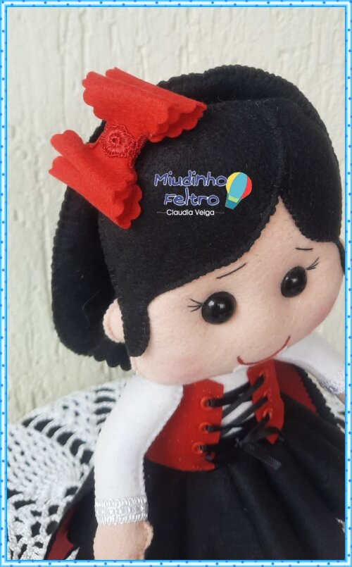 Boneca Vampira em feltro