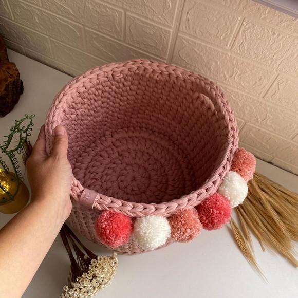 Cesto Fio De Malha 30x25 Com Pompons Agrupados