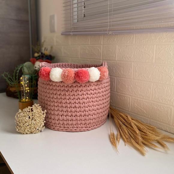 Cesto Fio De Malha 30x25 Com Pompons Agrupados