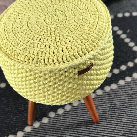 Puff Estruturado com Pé Palito