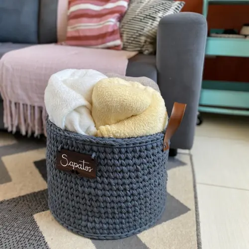 Cesto 40x30 alça de couro ecológica plaquinha personalizada