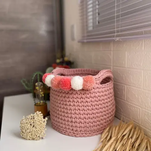 Cesto Fio De Malha 30x25 Com Pompons Agrupados