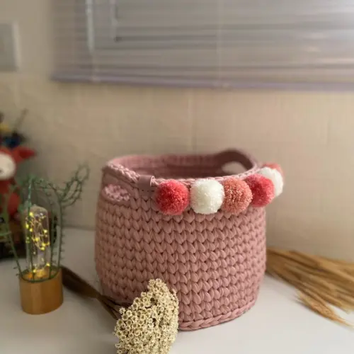 Cesto Fio De Malha 30x25 Com Pompons Agrupados