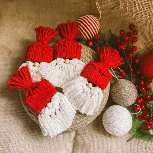 Kit 4 Papai Noel de Macramê para Árvore de Natal