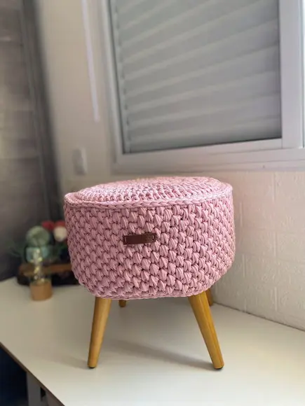 Puff Estruturado com Pé Palito