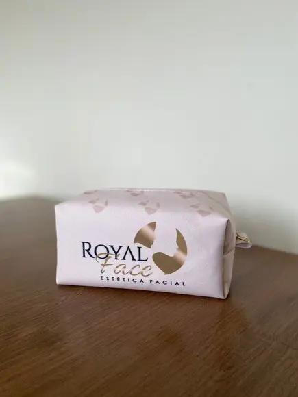 Nécessaire Personalizada com Logo Dourado -brinde de Luxo