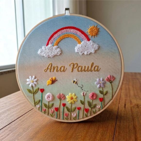 Porta Maternidade Arco-Iris Bordado a mão Personalizo Nome