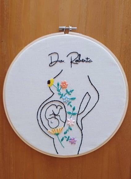 Gestante Bebê Utero Presente Obstetra, Doula em Bastidor Bordado