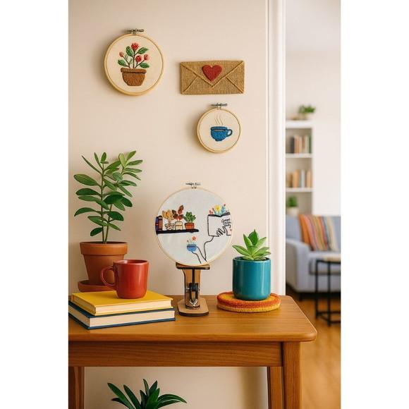 Quadro Bordado em Bastidor Good Vibes Only para Home Office e Sal