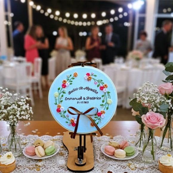 Porta Alianças Floral Bordado Manual Personalizado em Bastidor