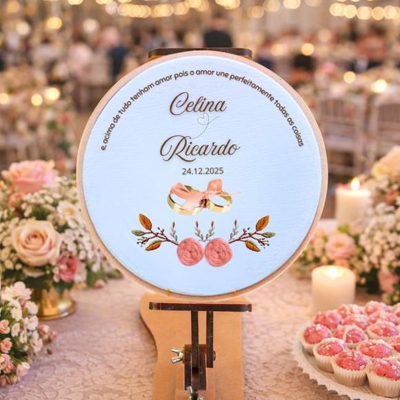 Porta Alianças Bordado à Mão em Bastidor Personalizado com fra