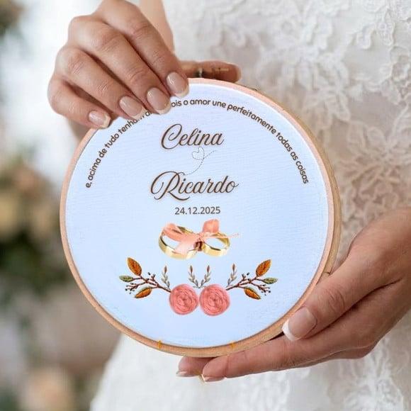 Porta Alianças Bordado à Mão em Bastidor Personalizado com fra