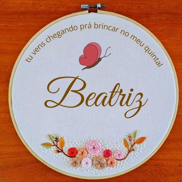 Porta Maternidade Bordado à mão em Bastidor Personalizado