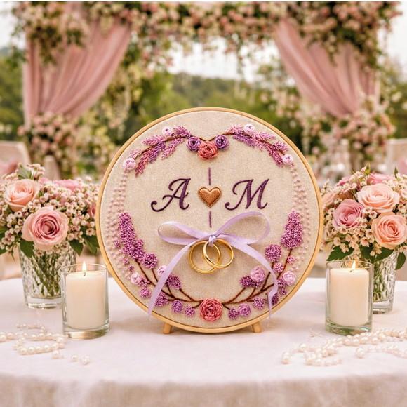 Porta Alianças Lavanda Bordado à mão Personalizado em Bastidor