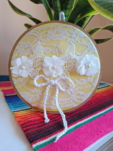 Porta Alianças em Bastidor Renda Flores Pronta Entrega
