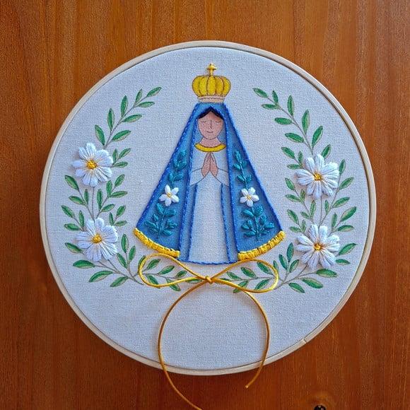 Nossa Senhora Aparecida Bordado à Mão sobre Aquarela