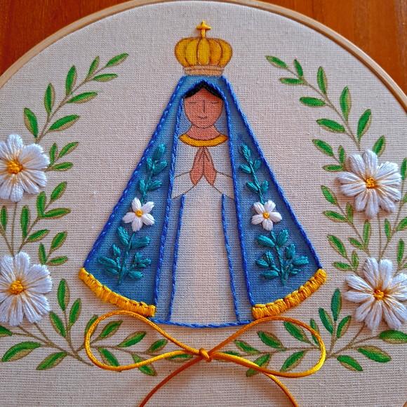 Nossa Senhora Aparecida Bordado à Mão sobre Aquarela