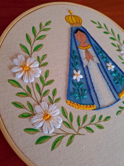 Nossa Senhora Aparecida Bordado à Mão sobre Aquarela