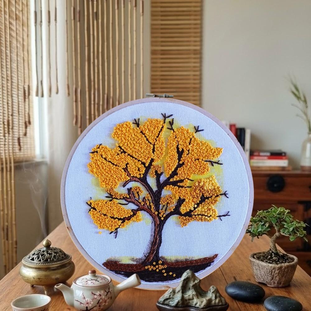 Ipê Amarelo Bordado à Mão em Bastidor