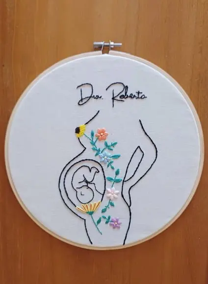 Gestante Bebê Utero Presente Obstetra, Doula em Bastidor Bordado