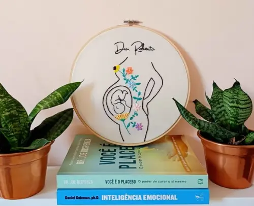 Gestante Bebê Utero Presente Obstetra, Doula em Bastidor Bordado