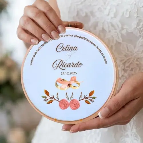 Porta Alianças Bordado à Mão em Bastidor Personalizado com frase