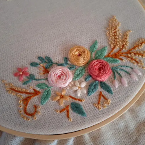 Porta Alianças Rosas Bordado à mão Personalizado em Bastidor s