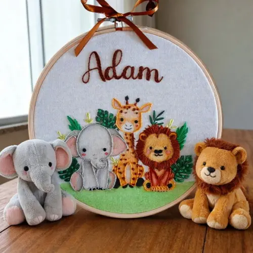 Porta Maternidade Safari Bordado e Aquarela Personalizo Nome