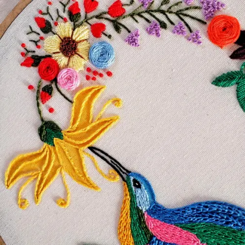 Porta Maternidade Beija-flor Bordado à Mão Bastidor Personaliza