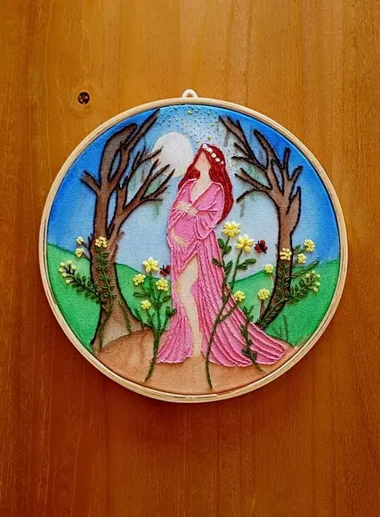 Gestação Lua Cheia Bordado Sobre Aquarela em Bastidor