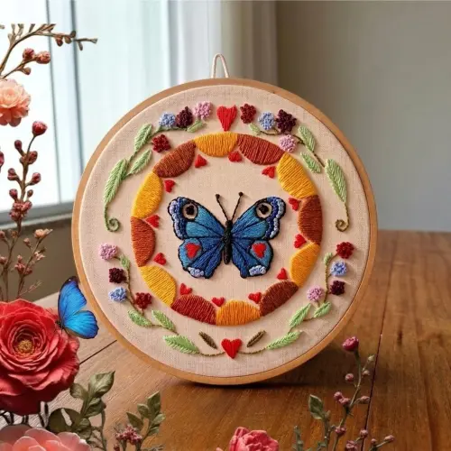 Borboleta Azul Mandala Renovação Bordado a mão em Bastidor