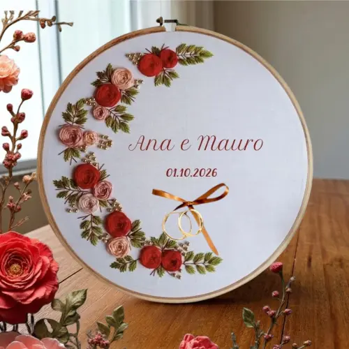 Porta Alianças Rosas Vermelhas Bordado em Bastidor Personalizado
