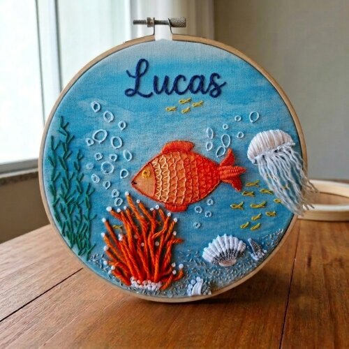 Porta Maternidade Fundo do Mar Bordado à mão sobre Aquarela Semi Pronto Personalizado