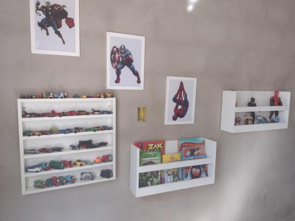 2 Prateleiras Montessoriana Bonecos e Boneca Herois Mdf...
