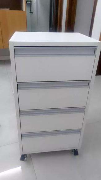 Cômoda Gaveteiro Guarda Roupas Moderno e Decorativo Mdf.