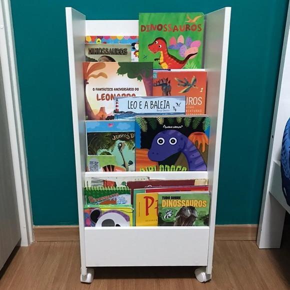 Estante de Livros Montessoriana com Rodizios