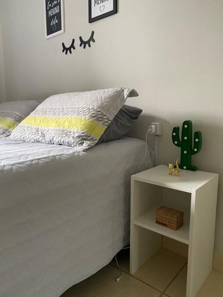Mesa de Cabeceira 100% mdf Branco..