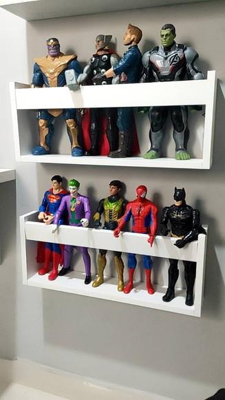 Prateleiras Montessoriana Bonecos e Boneca Herois mdf