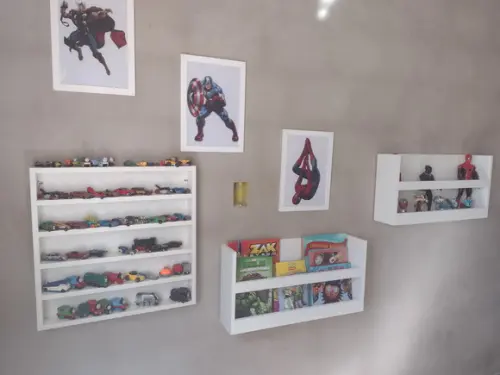 2 Prateleiras Montessoriana Bonecos e Boneca Herois Mdf...