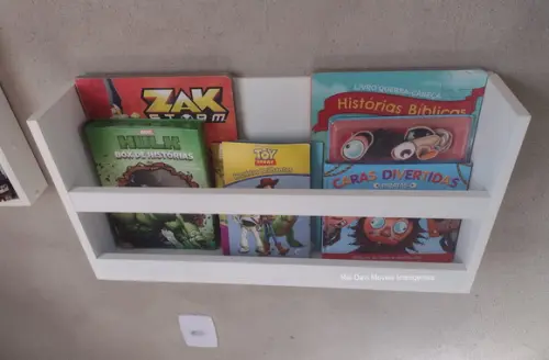 Combo c/ 2 Prateleiras Montessoriana Bonecos Boneca Herois