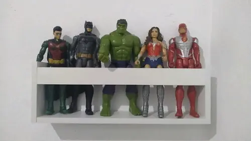 Prateleiras Montessoriana Bonecos e Boneca Herois mdf