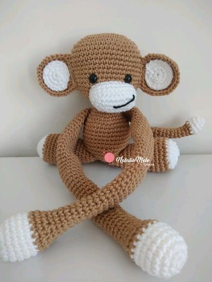 Macaco Abraça Cortina Amigurumi