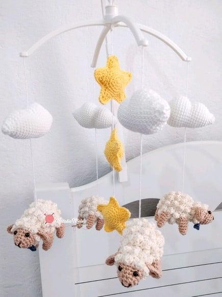Móbile Amigurumi Ovelhinhas com Musical