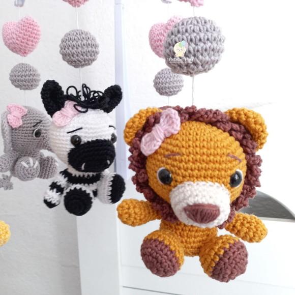 Móbile Amigurumi Menina Safari com Musical