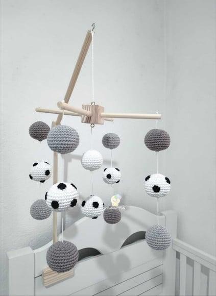 Móbile em Pinus Futebol Amigurumi