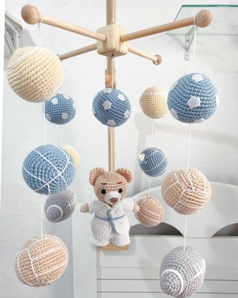 Móbile em Pinus Esportes Amigurumi